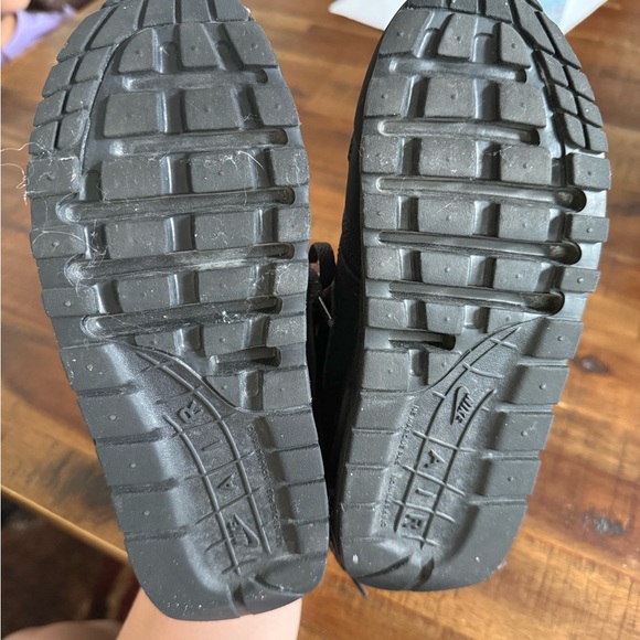 Nike Kids Black Sneakers - Picture 5 of 9